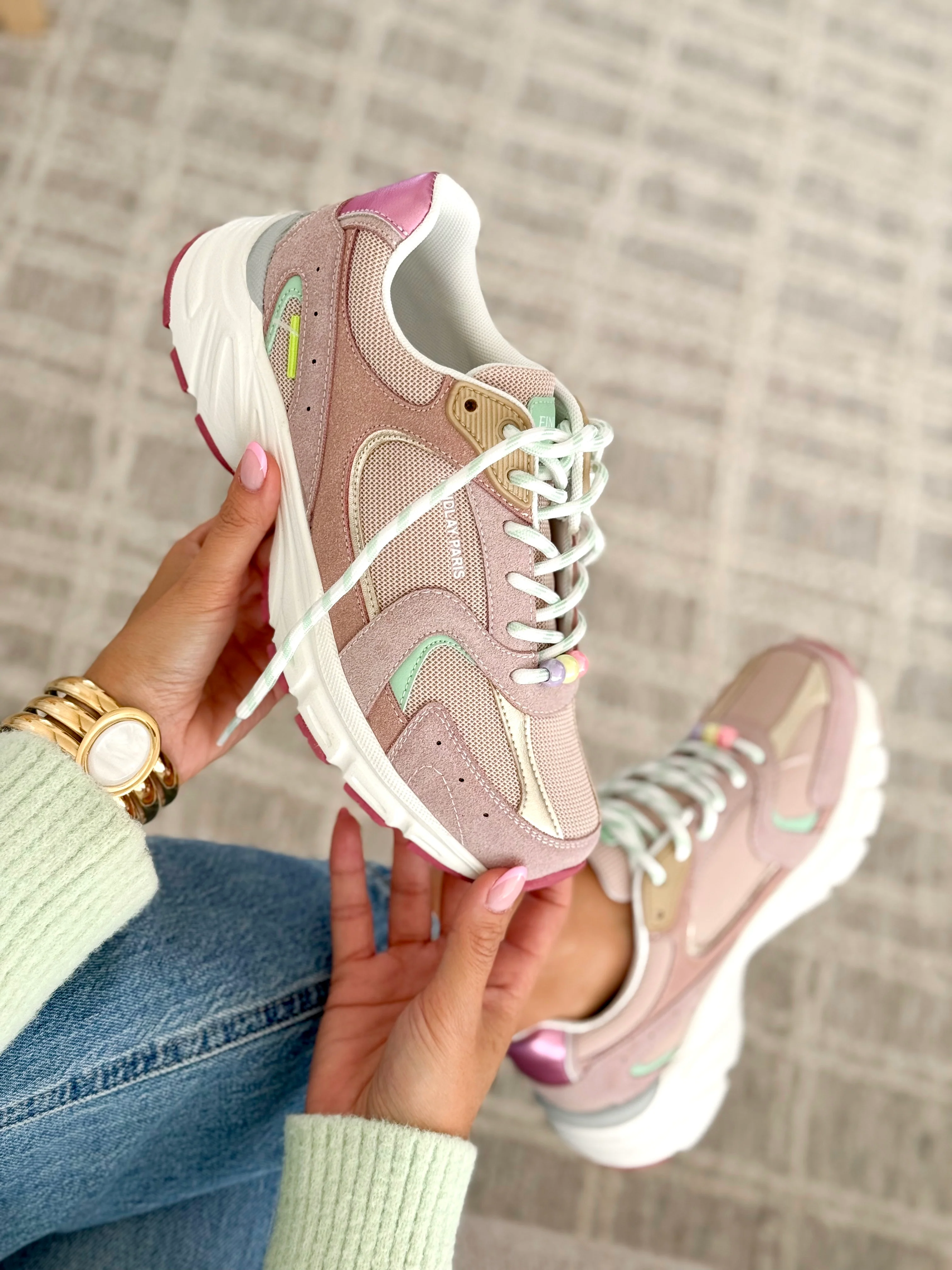 SNEAKERS